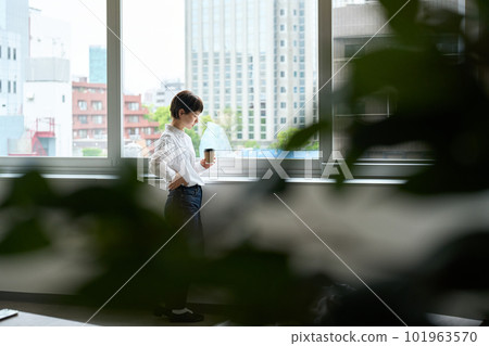 情緒低落的女人 101963570