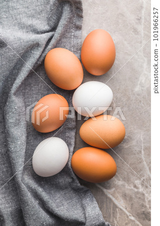 Whole chicken eggs. Top view. 101966257