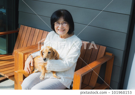 Senior woman holding a dog 101968153