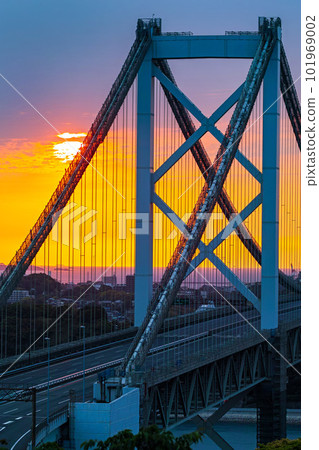 Fukuoka/Yamaguchi Prefecture/ Sunset at Kanmon Bridge (Wafukari Park/Mekari Park) 101969002