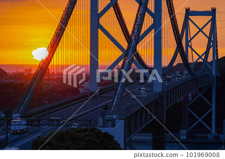 Fukuoka/Yamaguchi Prefecture/ Sunset at Kanmon Bridge (Wafukari Park/Mekari Park) 101969008