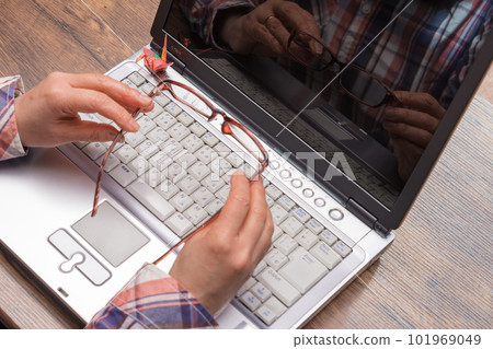 [一個在家工作的女人] 101969049