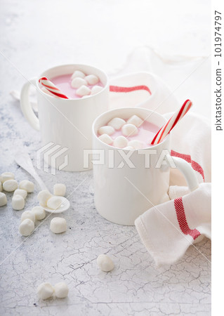 Peppermint hot chocolate with candy canes Peppermint hot chocolate with candy canes 101974797