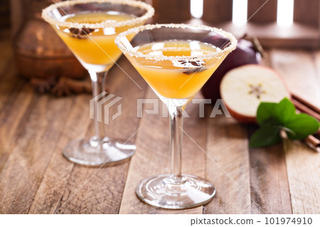 Apple cider martini with star anise 101974910