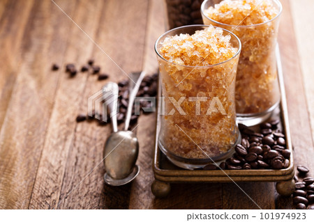 Coffee granita in small glasses 101974923