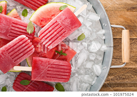 Watermelon and strawberry popsicles 101975024
