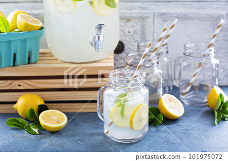 Fresh citrus lemonade in beverage dispenser Fresh citrus lemonade in beverage dispenser 101975072