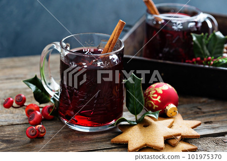 Christmas mulled wine 101975370
