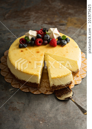 New York cheesecake on a cake stand 101975625