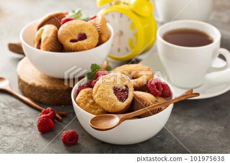 Mini raspberry muffins Mini raspberry muffins 101975638