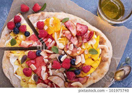 Grilled fruit pizza with honey 101975740