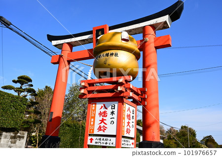 Japan's Biggest Bell, Japan's Smallest Bell, Hakozaki Hachiman Shrine Japan's Biggest Bell, Japan's Smallest Bell, Hakozaki Hachiman Shrine 101976657