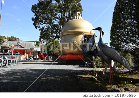 Japan's Biggest Bell, Japan's Smallest Bell, Hakozaki Hachiman Shrine Japan's Biggest Bell, Japan's Smallest Bell, Hakozaki Hachiman Shrine 101976680