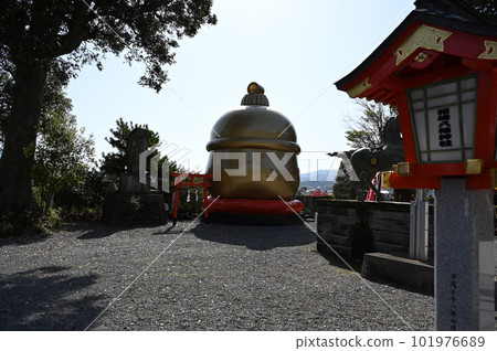 Japan's Biggest Bell, Japan's Smallest Bell, Hakozaki Hachiman Shrine Japan's Biggest Bell, Japan's Smallest Bell, Hakozaki Hachiman Shrine 101976689