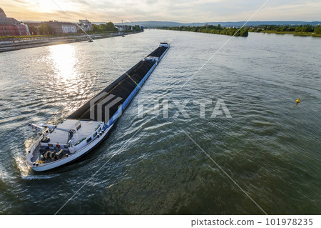 Cargo ship with coal bulk load on the river Rhine in Mainz, Germany Cargo ship with coal bulk load on the river Rhine in Mainz, Germany 101978235