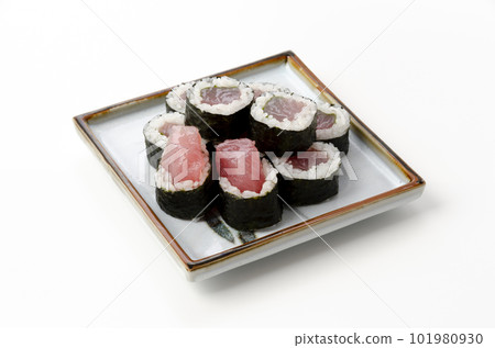 Tekka roll with perilla 101980930