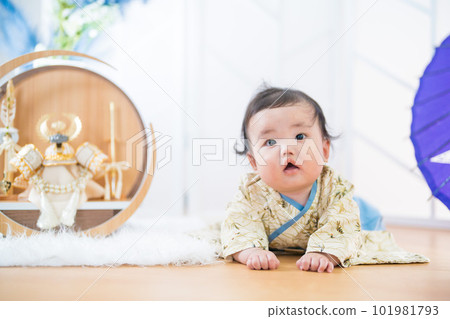 May 5th Children's Day A baby in a hakama celebrating the first Boy's Festival (first festival) with May dolls 101981793