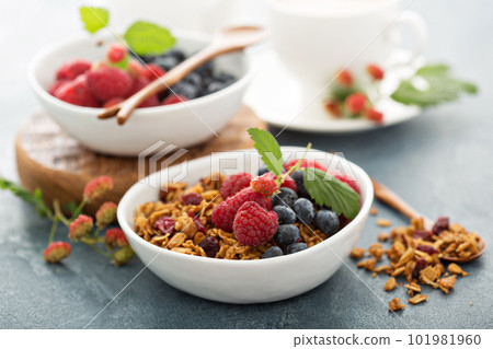 Granola and berries with coffee 101981960