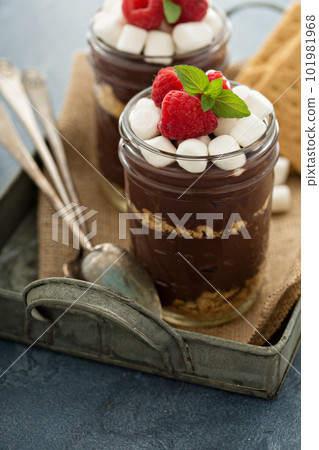 Smores chocolate pudding in a jar Smores chocolate pudding in a jar 101981968