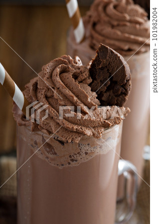 Chocolate cookie milkshake in tall mugs 101982004