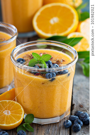 Orange and mango smoothie with granola 101982021