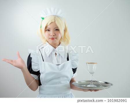 [Woman] Blonde maid 101982091