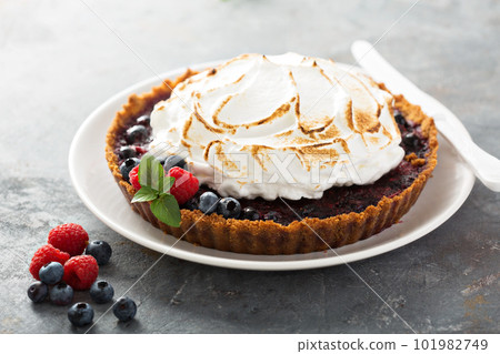 Berry tart with meringue Berry tart with meringue 101982749