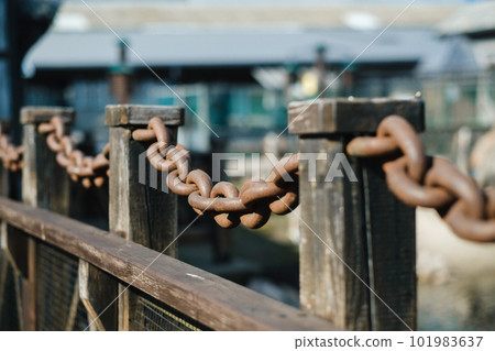 Old rusty metal chain outdoors. Large chain links 101983637