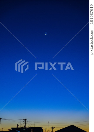 Dawn crescent moon Dawn crescent moon 101987619