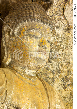 臼杵石佛中尊阿彌陀如來像 101987671