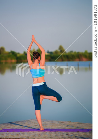 girl doing yoga exercise 101991372