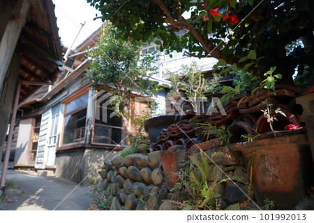 Tokoname Narrow Path (Tokoname Pottery Town, Tokoname City, Aichi Prefecture) 101992013