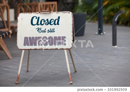 Outdoor closed sign 101992939
