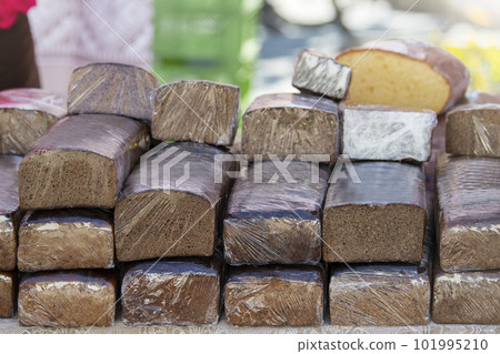Buy bread at the store. Black and white bread on the bakery counter. Buying fresh bread, seeded black rye and hemp seeds. Buy bread at the store. Black and white bread on the bakery counter. Buying fresh bread, seeded black rye and hemp seeds. 101995210