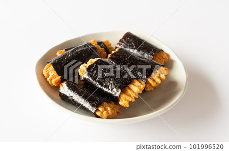 Deep-fried seaweed rice crackers, rice crackers, sweets 101996520