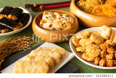 Various rice crackers, sweets, fried rice crackers, rice crackers 101996521