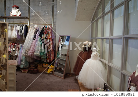 Scenery of children's costumes _ photo studio 101999081