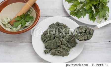Mugwort flour image Mugwort flour image 101999182
