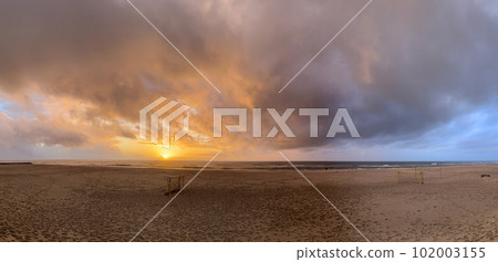 Seascape of Torreira beach during the sunset Seascape of Torreira beach during the sunset 102003155