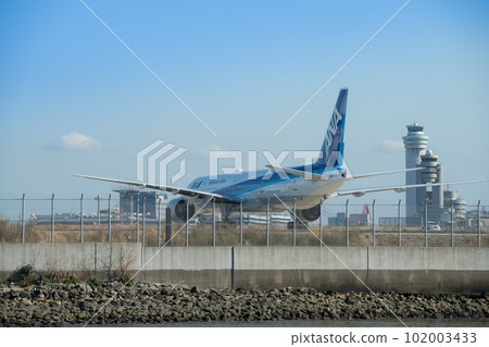 [ANA flight from Keihinjima Tsubasa Park with control tower] 102003433