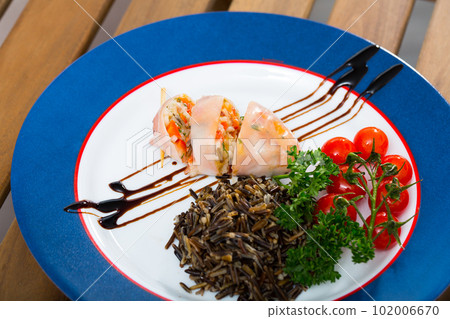 Stuffed squid with wild rice 102006670