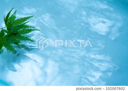 水面、藍楓和波紋 水面、藍楓和波紋 102007602