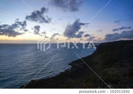 從開普半島看到的托雷斯海峽日出 從開普半島看到的托雷斯海峽日出 102011692