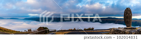 Daikanbo's Sea of Clouds and Autumn Leaves Morning Landscape Panorama [Aso City, Kumamoto Prefecture] 102014831