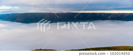 Daikanbo's Sea of Clouds and Autumn Leaves Morning Landscape Panorama [Aso City, Kumamoto Prefecture] 102014850