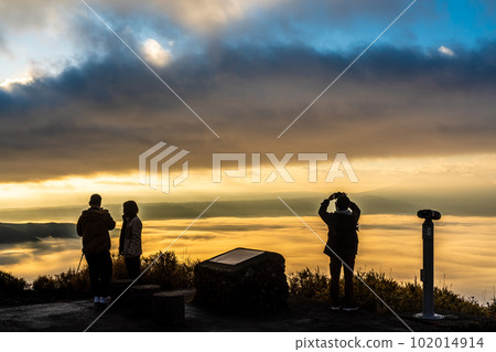早上大觀峰的雲海和秋葉[熊本縣阿蘇市] 102014914