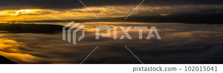Daikanbo's Sea of Clouds and Autumn Leaves Sunrise Panorama [Aso City, Kumamoto Prefecture] 102015041