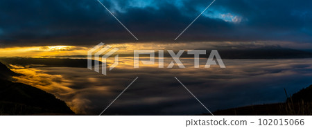Daikanbo's Sea of Clouds and Autumn Leaves Sunrise Panorama [Aso City, Kumamoto Prefecture] 102015066