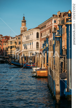 Vertical shot of scenic location in Venice with old houses and canals on a sunny spring day. Concept of honeymoon trip or tourism in Italy. Copyspace Vertical shot of scenic location in Venice with old houses and canals on a sunny spring day. Concept of honeymoon trip or tourism in Italy. Copyspace 102015932