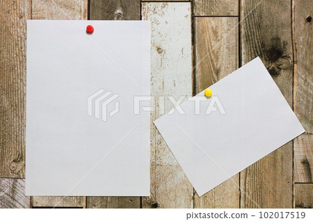 白皮書釘在牆上 102017519